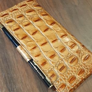 Brahmin Checkbook & 🖊